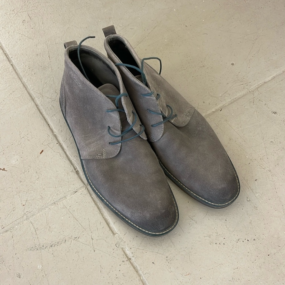 Ecco men’s grey suede dress shoe with teal laces size 44